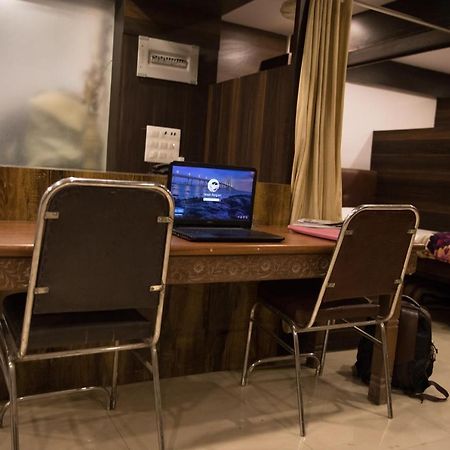 Hotel Alibaba Мумбаи Экстерьер фото