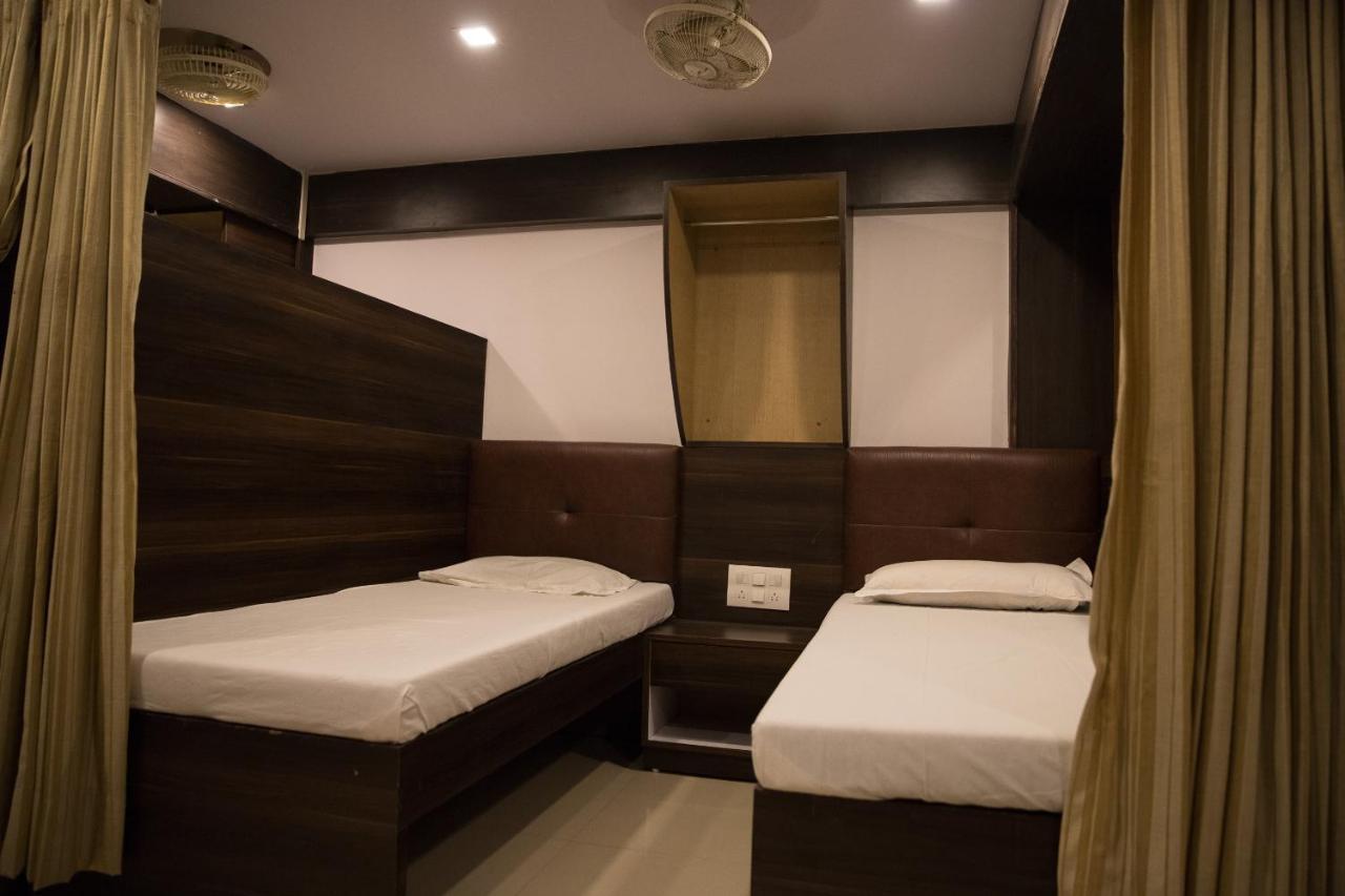 Hotel Alibaba Мумбаи Экстерьер фото