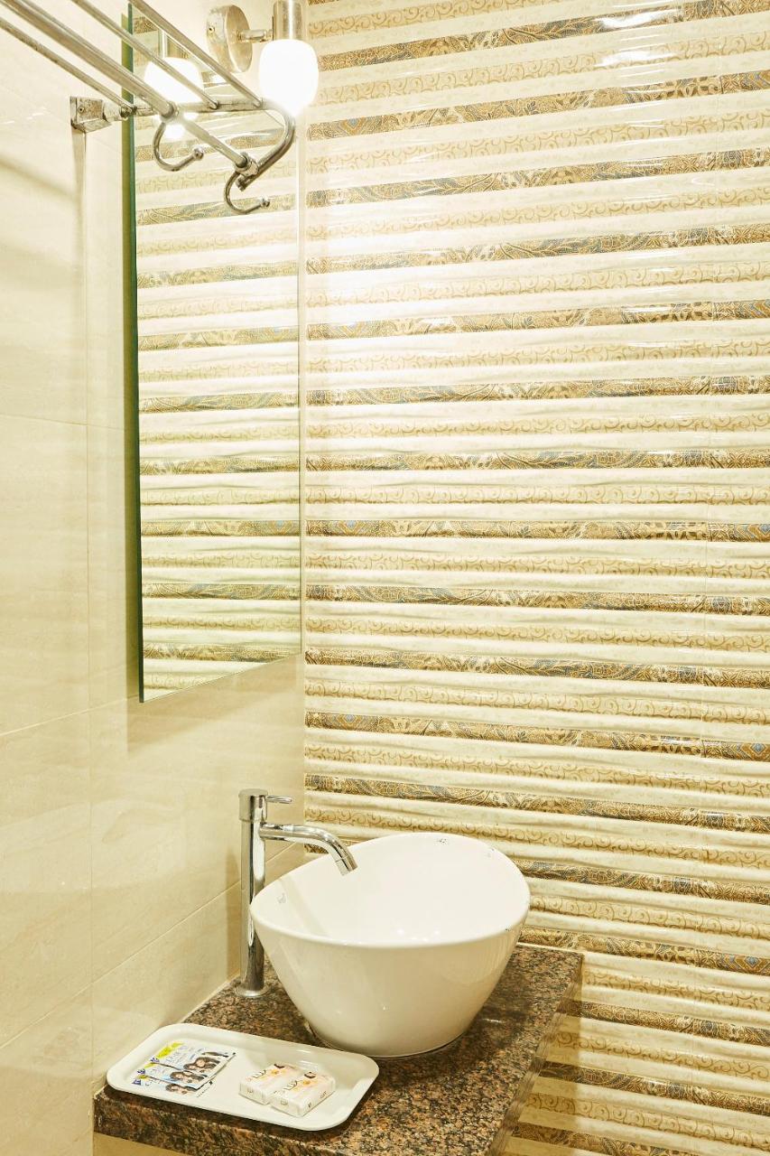 Hotel Alibaba Мумбаи Экстерьер фото
