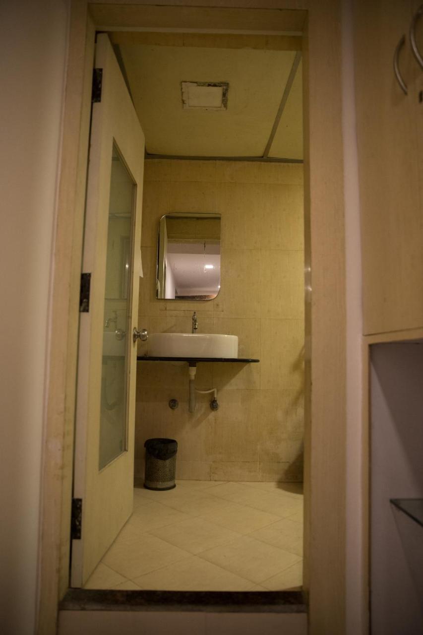 Hotel Alibaba Мумбаи Экстерьер фото